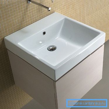 Lavabo pulito da mezzo metro con piedistallo sospeso Lavabo pulito da mezzo metro con piedistallo sospeso