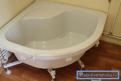 I prodotti acrilici e le costruzioni in metallo necessitano di telai e cremagliere speciali, ma hanno una varietà di forme e disegni. I prodotti acrilici e le costruzioni in metallo necessitano di telai e cremagliere speciali, ma hanno una varietà di forme e disegni.