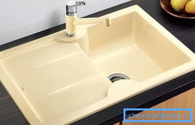 I lavelli in acrilico per la cucina possono essere realizzati in qualsiasi colore I lavelli in acrilico per la cucina possono essere realizzati in qualsiasi colore