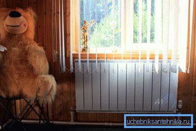 I radiatori in alluminio sono adatti per l'uso in una casa privata. I radiatori in alluminio sono adatti per l'uso in una casa privata.