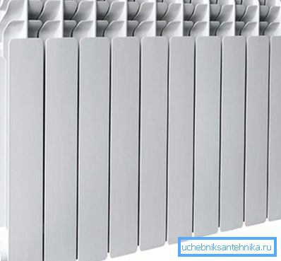 Il radiatore in alluminio su 10 sezioni avrà una potenza di dieci volte superiore. Il radiatore in alluminio su 10 sezioni avrà una potenza di dieci volte superiore.