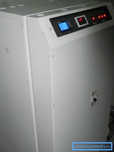 Caldaia a riscaldamento anodico con controllo software integrato per la regolazione e il controllo preciso del processo di mantenimento della temperatura Caldaia a riscaldamento anodico con controllo software integrato per la regolazione e il controllo preciso del processo di mantenimento della temperatura