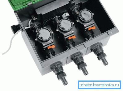 Sistema automatico di distribuzione dell'acqua con elettrovalvole. Sistema automatico di distribuzione dell'acqua con elettrovalvole.