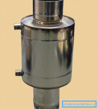 Serbatoio per il riscaldamento dell'acqua sul camino Serbatoio per il riscaldamento dell'acqua sul camino