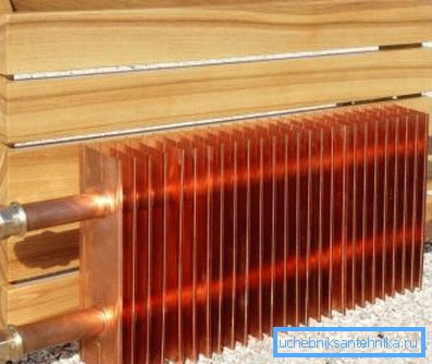 Batteria fatta di tubi di rame e piastre di dissipazione di calore Batteria fatta di tubi di rame e piastre di dissipazione di calore