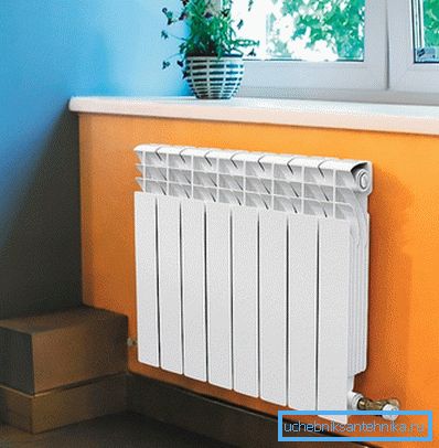 Batteria sotto la finestra in modalità operativa Batteria sotto la finestra in modalità operativa
