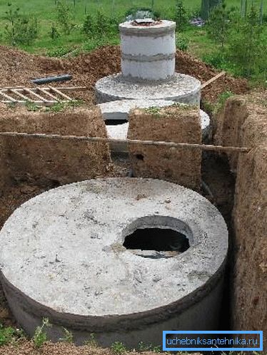 Le strutture in calcestruzzo di solito hanno grandi dimensioni. Le strutture in calcestruzzo di solito hanno grandi dimensioni.