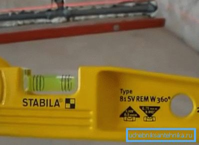 Un livello laser è considerato un dispositivo di misurazione più preciso, che permetterà di determinare le irregolarità del pavimento con un solo tocco Un livello laser è considerato un dispositivo di misurazione più preciso, che permetterà di determinare le irregolarità del pavimento con un solo tocco