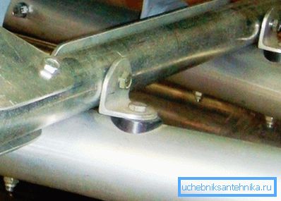 Connessione bullonata nella costruzione di acciaio laminato spesso con profilo tondo Connessione bullonata nella costruzione di acciaio laminato spesso con profilo tondo