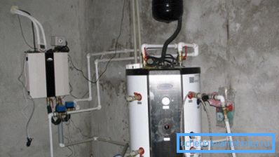 La caldaia: l'accumulatore di calore da 300 litri. La caldaia: l'accumulatore di calore da 300 litri.