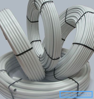 Bobine di tubi di plastica. Bobine di tubi di plastica.