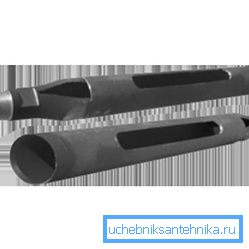 Praticare un vetro ricavato da una lunghezza di tubo con una fessura longitudinale e caricare. Praticare un vetro ricavato da una lunghezza di tubo con una fessura longitudinale e caricare.
