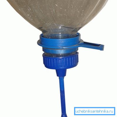 La bottiglia può essere dotata di un distributore di fabbrica. La bottiglia può essere dotata di un distributore di fabbrica.