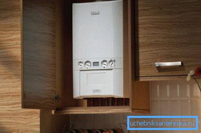 La caldaia a gas per uso domestico si adatta perfettamente in cucina e non richiede l'assegnazione di una stanza separata. La caldaia a gas per uso domestico si adatta perfettamente in cucina e non richiede l'assegnazione di una stanza separata.