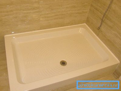 Ciotola 120x90, installata sul podio. Ciotola 120x90, installata sul podio.