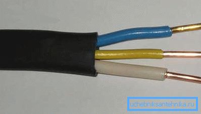 Maggiore è la potenza del sistema, più spesso è il cavo da utilizzare. Maggiore è la potenza del sistema, più spesso è il cavo da utilizzare.
