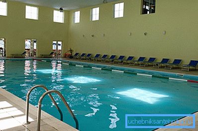 Maggiore è l'area della piscina, maggiore è l'intensità della formazione di vapore.
