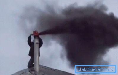 Fumo nero - il primo segno di problemi con il camino Fumo nero - il primo segno di problemi con il camino