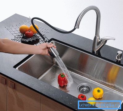 Per lavare i piatti senza sforzo, è necessario installare un rubinetto adatto Per lavare i piatti senza sforzo, è necessario installare un rubinetto adatto