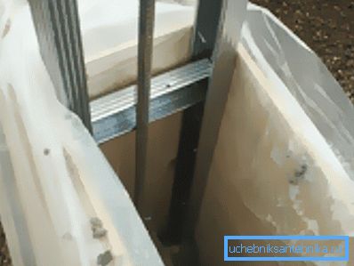 Per impedire all'acqua di assorbire la soluzione nella cassaforma e nel terreno, utilizziamo il polietilene. Per impedire all'acqua di assorbire la soluzione nella cassaforma e nel terreno, utilizziamo il polietilene.