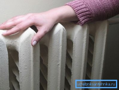 I radiatori in ghisa hanno la massima capacità termica e inerzia termica. I radiatori in ghisa hanno la massima capacità termica e inerzia termica.