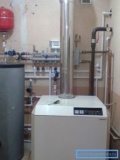 Anche un locale caldaia privato richiede spazio e manutenzione. Anche un locale caldaia privato richiede spazio e manutenzione.