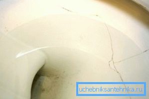 Anche un tale difetto nella tazza del gabinetto può essere eliminato. Anche un tale difetto nella tazza del gabinetto può essere eliminato.
