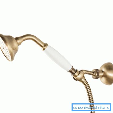 Il rivestimento decorativo non solo decora il prodotto, ma protegge anche il materiale dagli impatti negativi Il rivestimento decorativo non solo decora il prodotto, ma protegge anche il materiale dagli impatti negativi