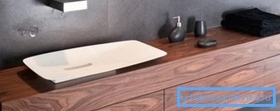 Il legno nel bagno deve essere accuratamente protetto dall'umidità. Il legno nel bagno deve essere accuratamente protetto dall'umidità.