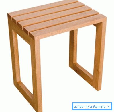 Sgabello in legno per box doccia adatto per l'uso in bagno o casa di campagna Sgabello in legno per box doccia adatto per l'uso in bagno o casa di campagna