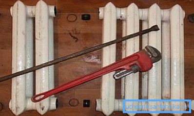 Per accedere alle prime sezioni della batteria della fodera è meglio rimuovere. Per accedere alle prime sezioni della batteria della fodera è meglio rimuovere.