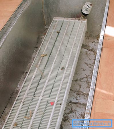 Per l'installazione di dispositivi gratuiti, è necessario dotare una nicchia speciale Per l'installazione di dispositivi gratuiti, è necessario dotare una nicchia speciale