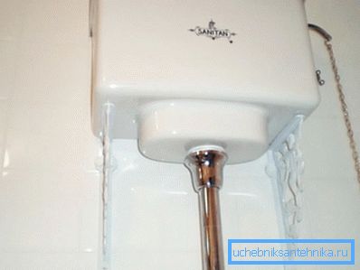 Per una cisterna è necessario un tubo di scarico speciale. Per una cisterna è necessario un tubo di scarico speciale.