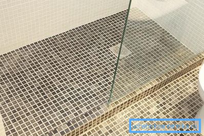 I mosaici sono spesso usati per il rivestimento, dal momento che è più facile lavorarci su bordi inclinati. I mosaici sono spesso usati per il rivestimento, dal momento che è più facile lavorarci su bordi inclinati.