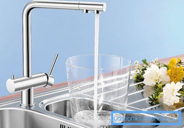 Non è necessario installare un dispositivo separato per fornire acqua filtrata. Non è necessario installare un dispositivo separato per fornire acqua filtrata.