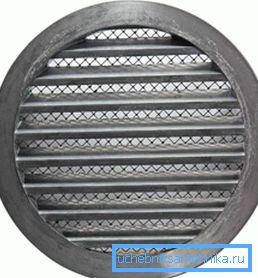 Per il pavimento è meglio usare grate metalliche con reti. Per il pavimento è meglio usare grate metalliche con reti.