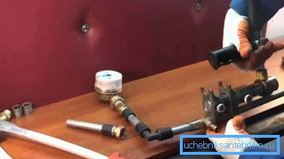 Per lavoro è meglio usare uno strumento proprietario. Per lavoro è meglio usare uno strumento proprietario.