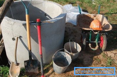 Per lavoro, hai bisogno di strumenti semplici per scavare la terra. Per lavoro, hai bisogno di strumenti semplici per scavare la terra.