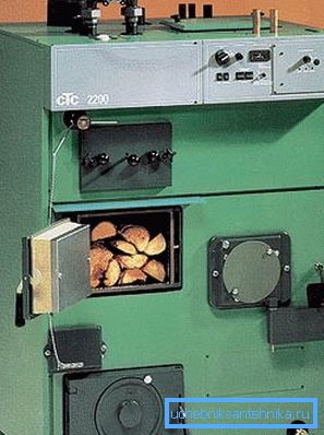 Per l'implementazione di sistemi a combustibile solido, viene utilizzato il principio di funzionamento di forni a combustione lunga, che consente di eseguire il ciclo di combustione completo di una scheda per 12 ore o più. Per l'implementazione di sistemi a combustibile solido, viene utilizzato il principio di funzionamento di forni a combustione lunga, che consente di eseguire il ciclo di combustione completo di una scheda per 12 ore o più.