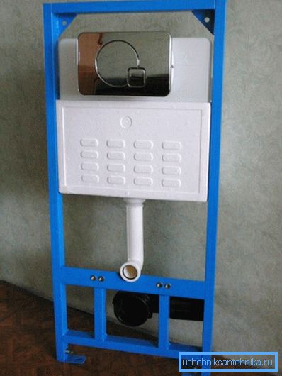 Per riparare i raccordi del serbatoio, è sufficiente rimuovere il pulsante di metallo sull'installazione. Per riparare i raccordi del serbatoio, è sufficiente rimuovere il pulsante di metallo sull'installazione.