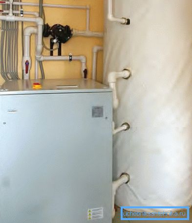 Un accumulatore di calore può essere utilizzato per stabilizzare la temperatura dell'acqua corrente. Un accumulatore di calore può essere utilizzato per stabilizzare la temperatura dell'acqua corrente.