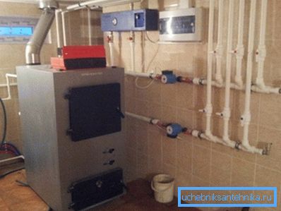 Per l'installazione della caldaia è dotata di un locale separato corrispondente alle norme di sicurezza antincendio Per l'installazione della caldaia è dotata di un locale separato corrispondente alle norme di sicurezza antincendio