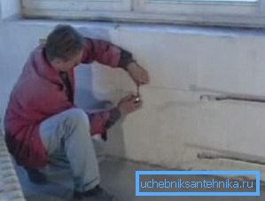 Per fissare il radiatore è necessario installare staffe Per fissare il radiatore è necessario installare staffe