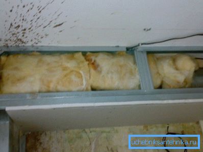 Per l'insonorizzazione, lo spazio della scatola può essere riempito con lana minerale. Per l'insonorizzazione, lo spazio della scatola può essere riempito con lana minerale.