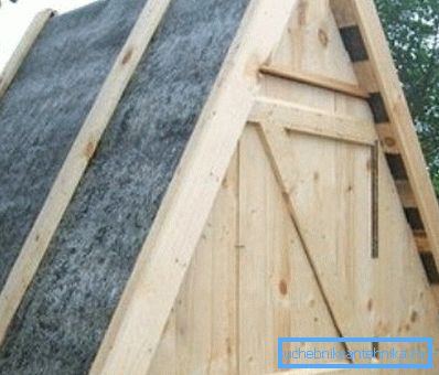 La casa è un pozzo del tetto a due spioventi La casa è un pozzo del tetto a due spioventi