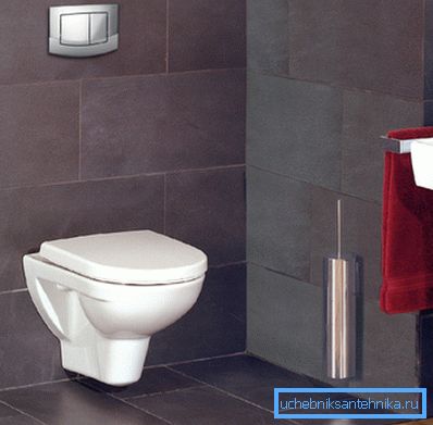 L'accesso al serbatoio può essere ottenuto semplicemente rimuovendo il bottone metallico per drenare L'accesso al serbatoio può essere ottenuto semplicemente rimuovendo il bottone metallico per drenare