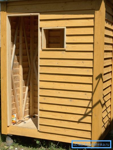 Il legno è uno dei materiali più popolari per la doccia. Il legno è uno dei materiali più popolari per la doccia.