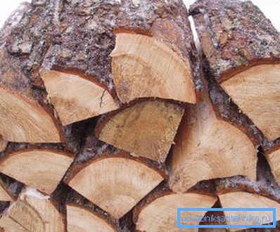Il legno è un combustibile eccellente per le caldaie della serie DOR. Il legno è un combustibile eccellente per le caldaie della serie DOR.