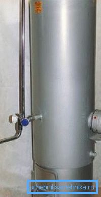Doccia per dare sul legno - uno dei metodi di riscaldamento dell'acqua. Doccia per dare sul legno - uno dei metodi di riscaldamento dell'acqua.