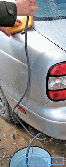 La doccia può essere utilizzata per lavare la macchina. La doccia può essere utilizzata per lavare la macchina.